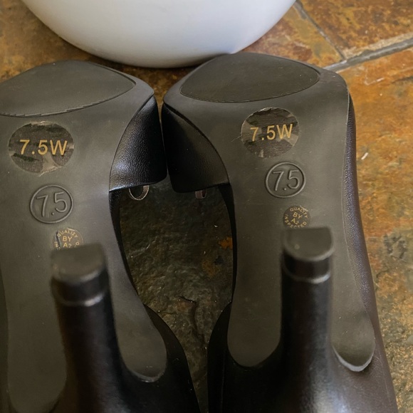 East 5th Black Heels - Picture 3 of 7